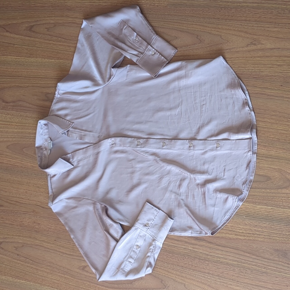 H&M satin-like button up / M